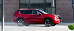 
										2023 Mitsubishi Outlander full									