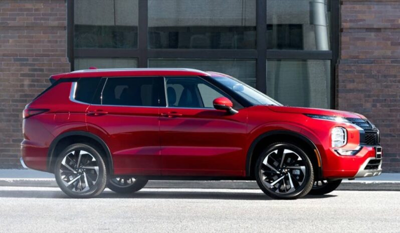 
								2023 Mitsubishi Outlander full									