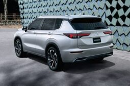 
										2024 Mitsubishi Outlander full									